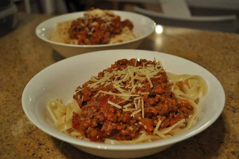 A low calorie spaghetti bolognese sauce